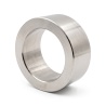 Separador liso de latón niquelado con plomo Ø7,2x10mm para tornillo M6