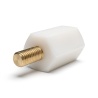 Distanciador aislante hexagonal roscado macho/hembra de plástico PA6.6 con inserto de latón M5 - 12,7 mm entre caras